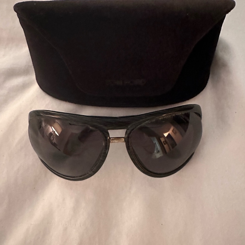 T O M F O R D Black Sunglasses with Case